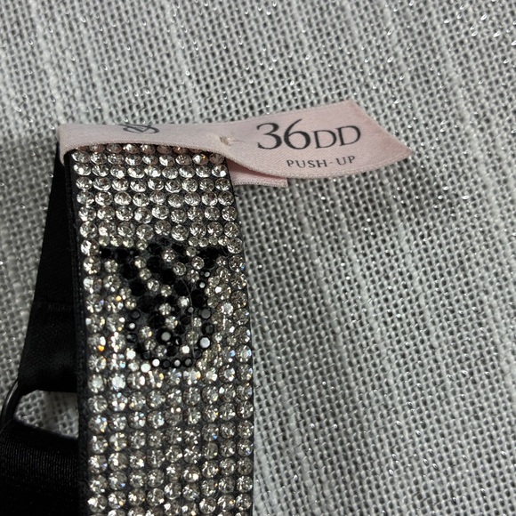 Shine Strap Victoria's Secret
VERY SEXY 36DD Push-Up Bra NWOT Y2k - Picture 3 of 6